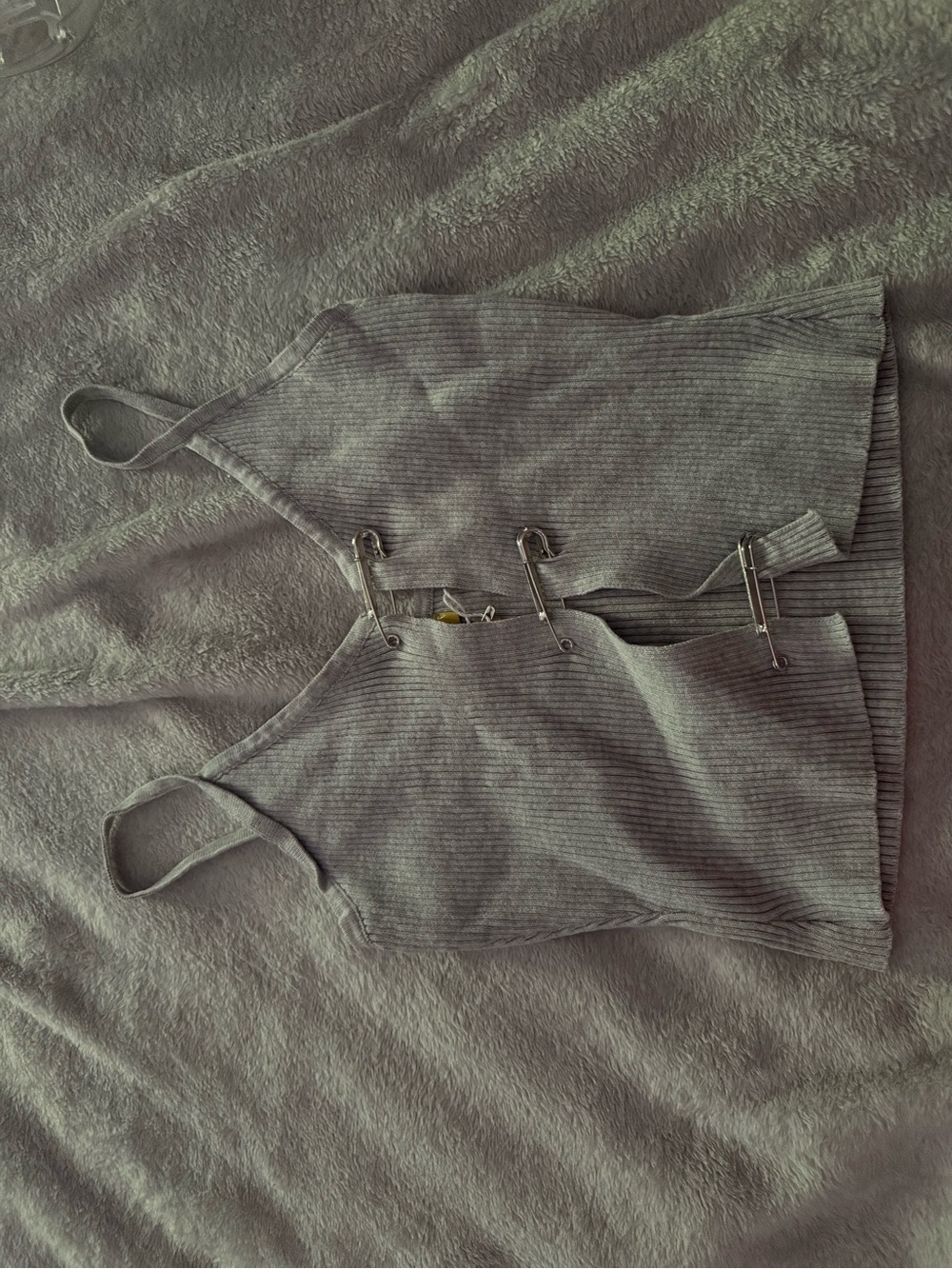 Daisy Gray Ribbed Tank with Decorative Pin